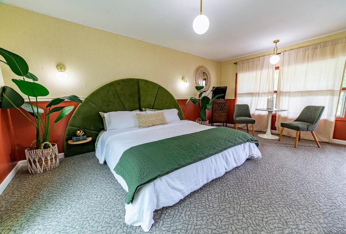 The Springs Motel New Ashford Exteriör bild