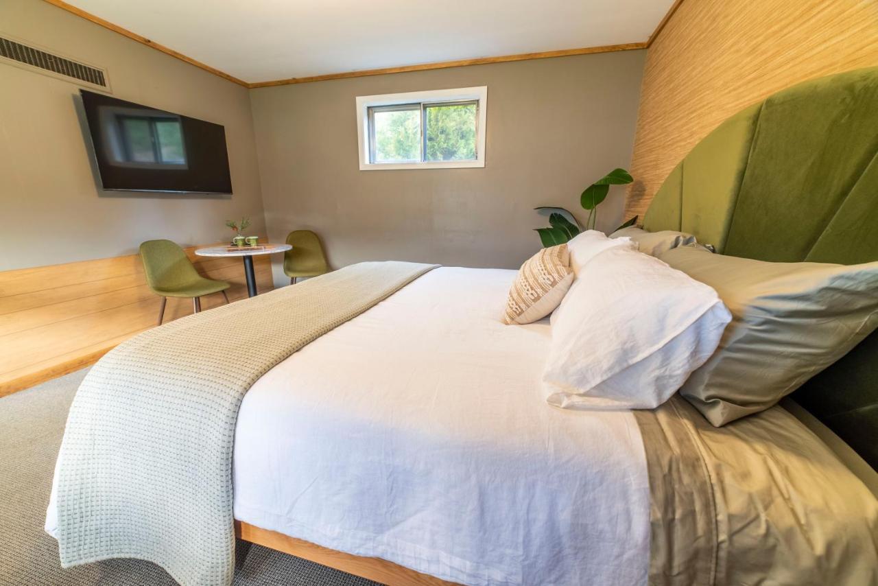 The Springs Motel New Ashford Exteriör bild