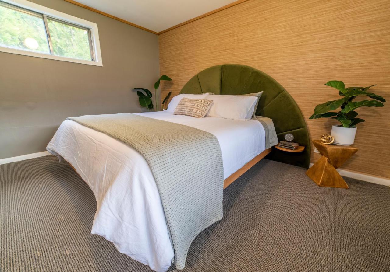 The Springs Motel New Ashford Exteriör bild