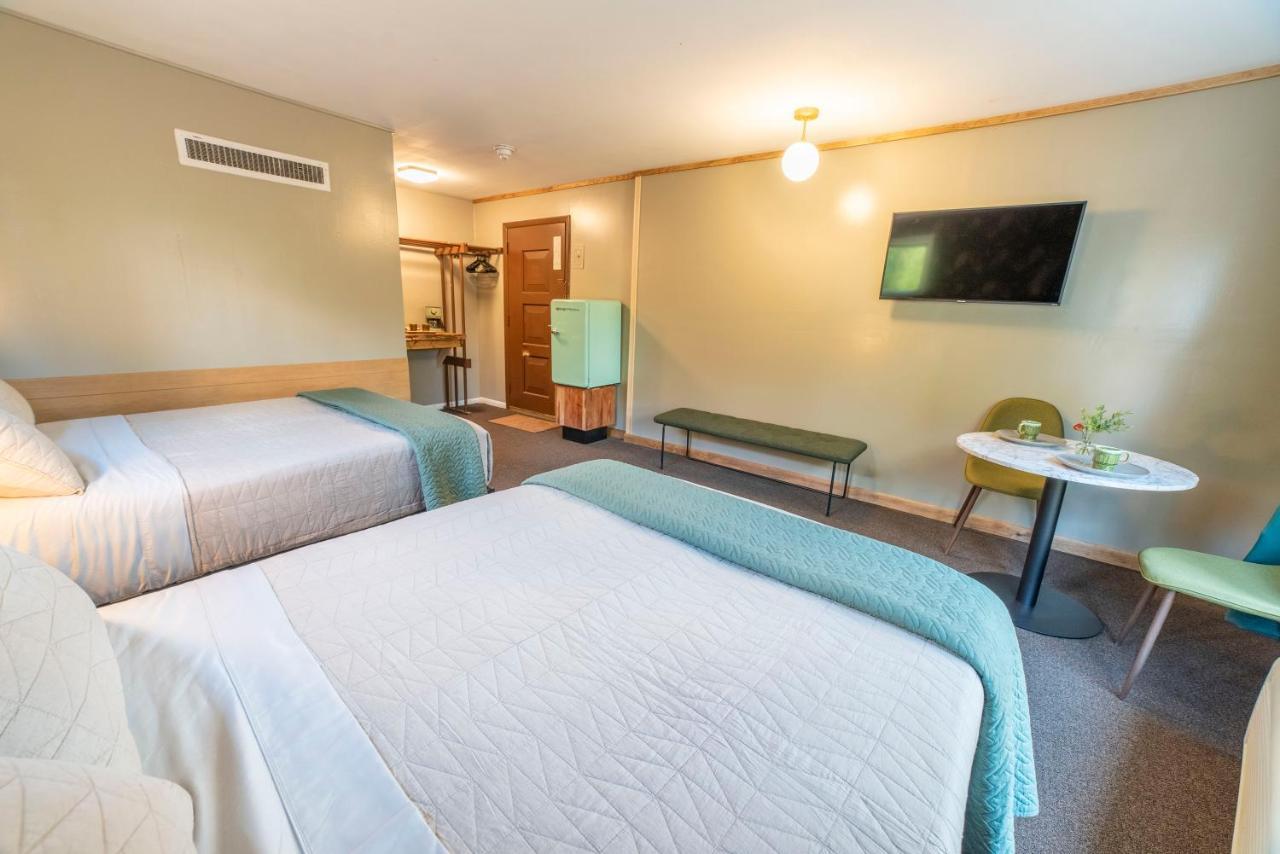 The Springs Motel New Ashford Exteriör bild
