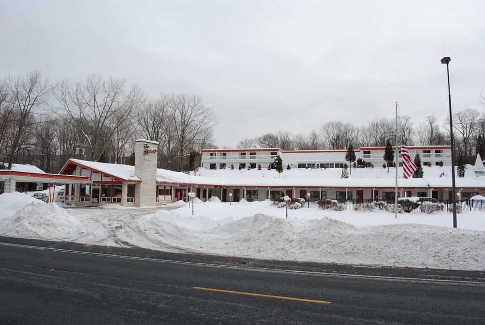 The Springs Motel New Ashford Exteriör bild